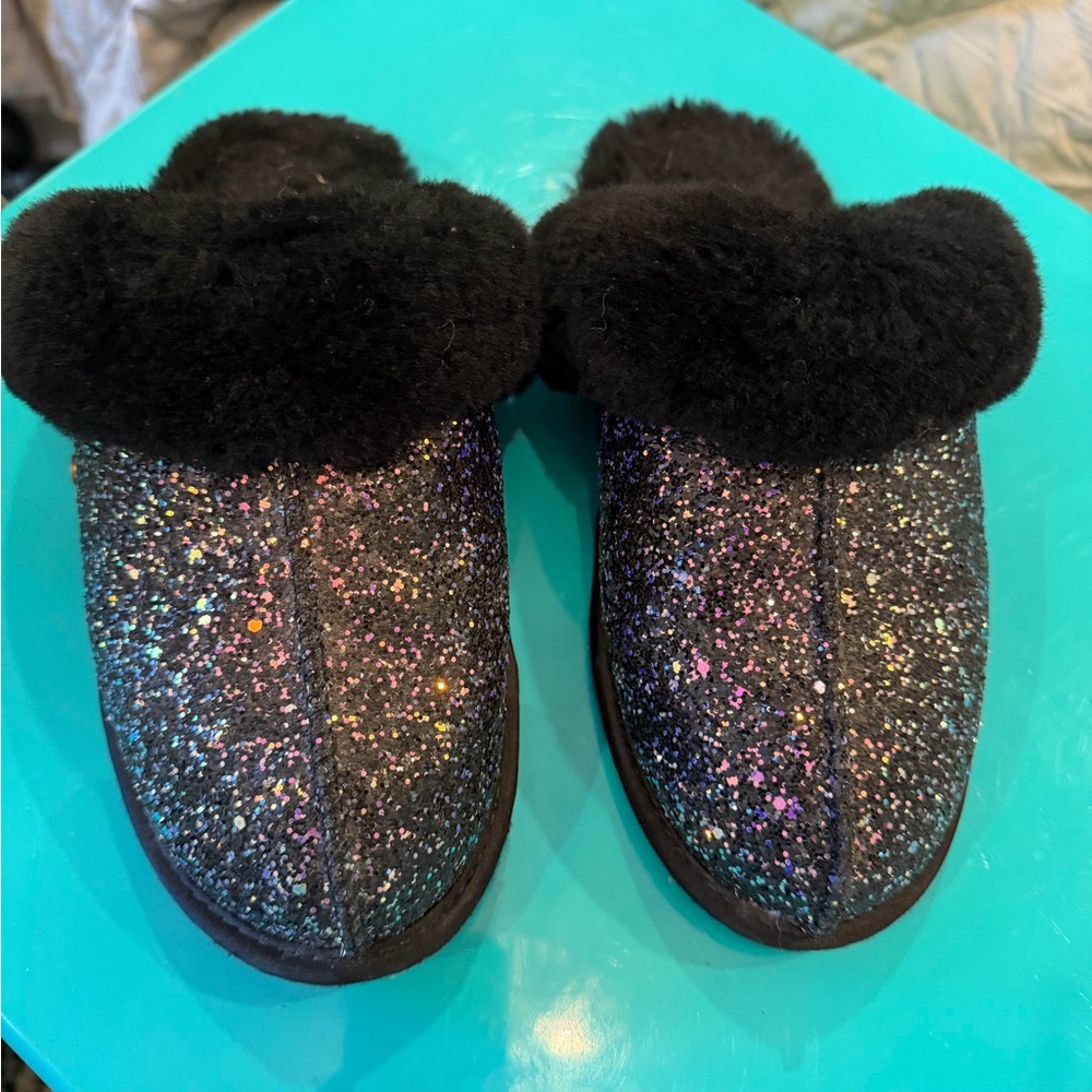 UGG Women's Scuffette II Cosmos slippers in a black glitter colorway- size 6!